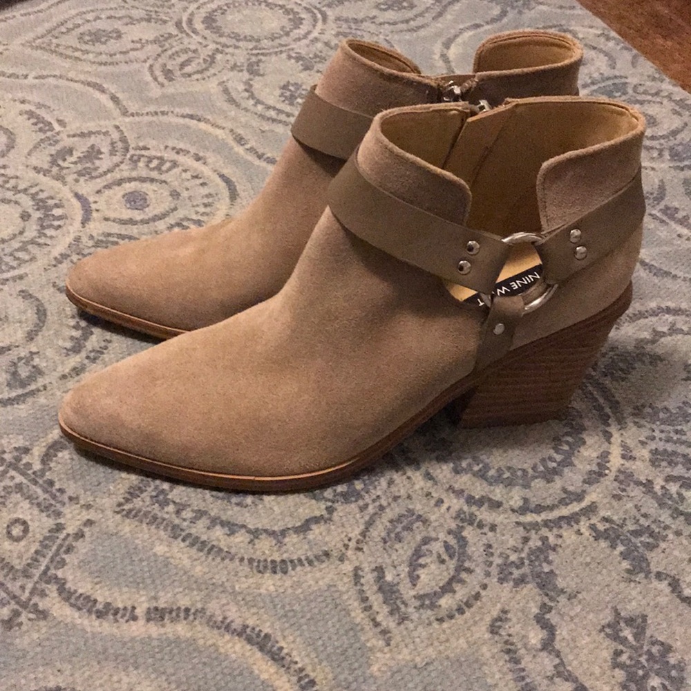 NINE WEST BOOTIES